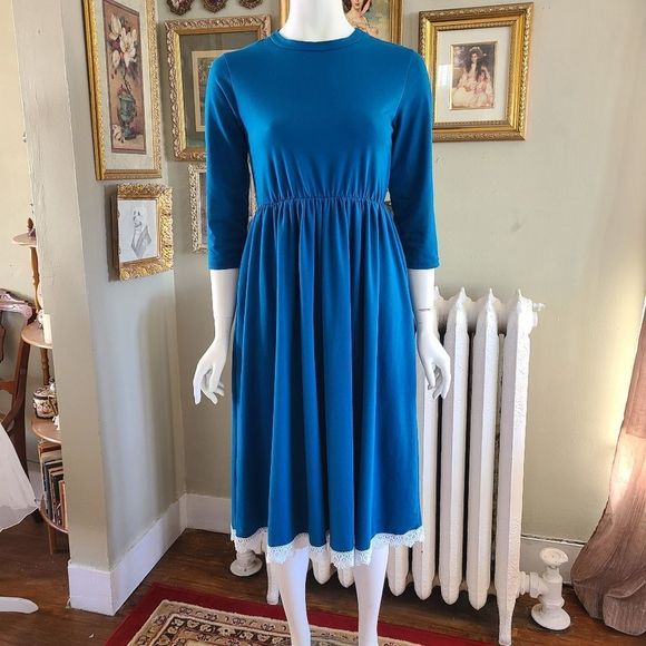 Dresses & Skirts - Vintage Blue Day Dress With Lace